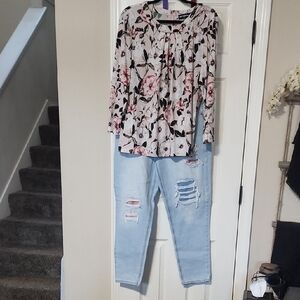No Boundaries Light Blue High Rise Women Jeans With A Floral Blouse